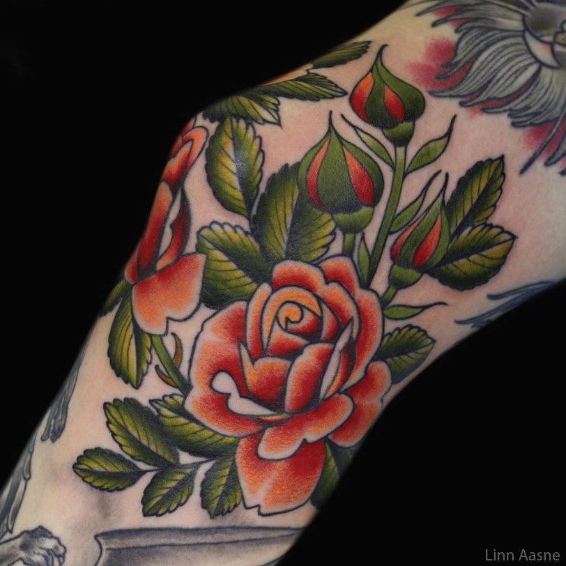 Flower tattoo 1 flower tattoo done by a tattoo artist