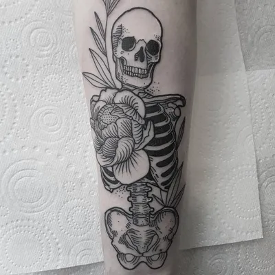 Skeleton & Skulls